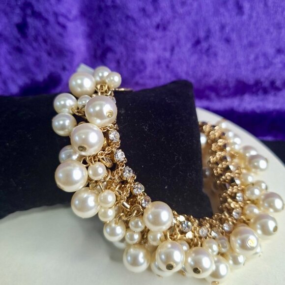 "Golden Siren" Pearl Dangle Bracelet with Knot Lock & White Stone Accents - Picture 2 of 4
